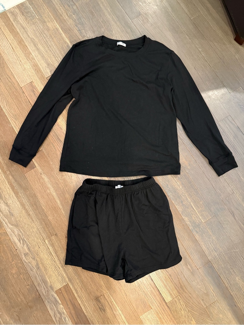 Ekouaer Black Two-Piece Lounge Set with Elastic Waist Shorts size Small
